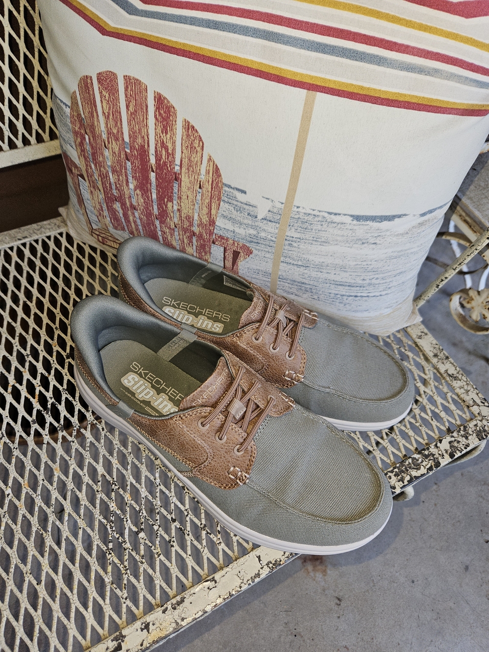 Skechers Womens 9.5 - Picture 2 of 16